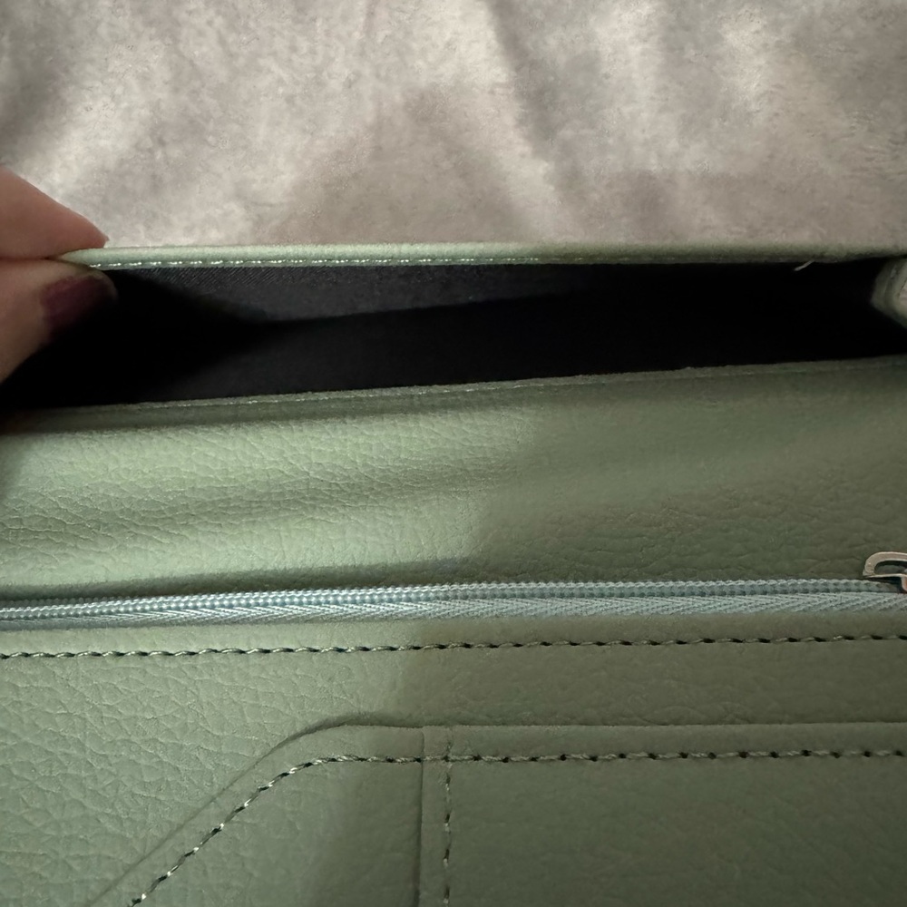Cobak Sage Green Compact Leather Organizer With Pockets And Zip Money Pocket - Picture 5 of 8